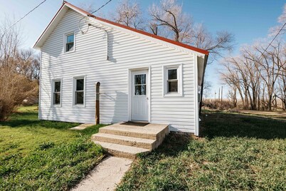County Line Cabin by Beth
