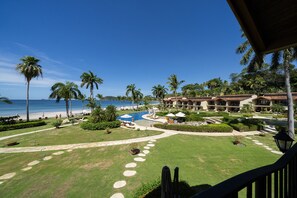 Playa Flamingo beach condo with white sand access, stunning ocean views, gym, and BBQ