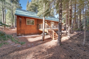 Backyard | Pet Friendly w/ Fee