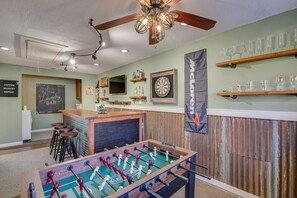 Game Room | Bar w/ Seating | Smart TV