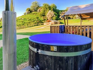 Hot tub | Lime Kiln Lodge - Lodge Holidays, Castle Cary