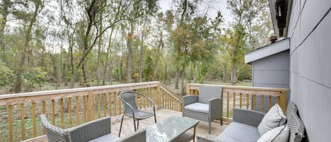 Destrehan Vacation Rental | 1BR | 1BA | 576 Sq Ft | 5 Exterior Steps Required
