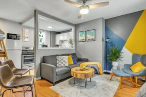 A large flat-screen TV with streaming services awaits, ensuring you have a variety of entertainment options at your fingertips. Gather around for a cozy movie night or catch up on your favorite shows.