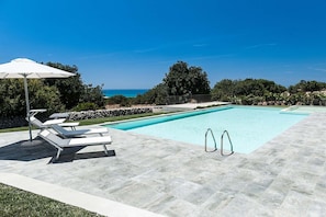 Autumn, Balcony / Terrace / Patio, Garden, Pool, Scenic View, Spring, Summer