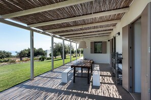 Autumn, Balcony / Terrace / Patio, Building Exterior, Garden, Outdoor, Spring, Summer