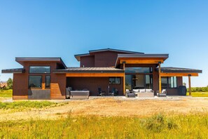 Back of Home - Hot Tub, Fire Pit, Gas Grill
