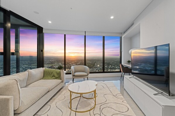 Experience the enchanting ambiance of a beautiful sunset in this spacious apartment.