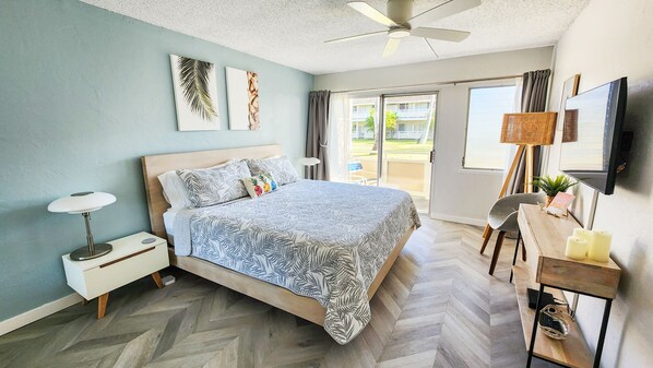 Comfortable King bed, private access to the lanai, blackout curtains