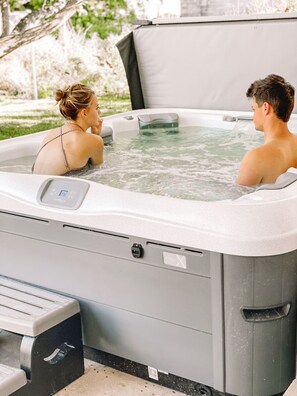 Bain à remous extérieur