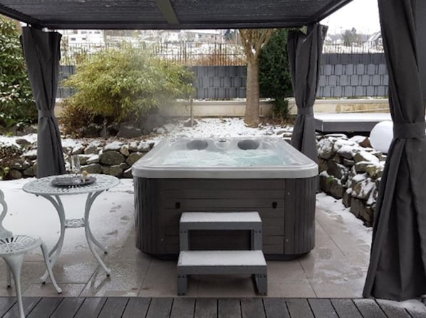 Bain à remous extérieur