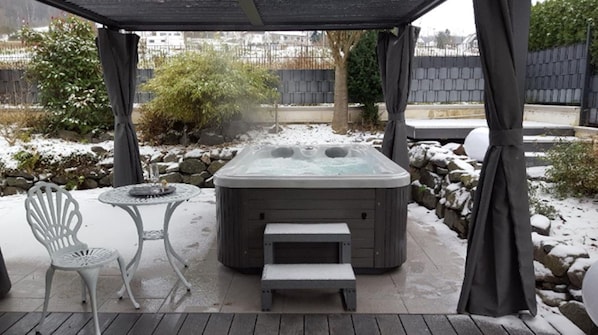 Bain à remous extérieur