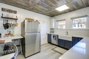 Kitchen | Cooking Basics | Keurig | Trash Bags/Paper Towels