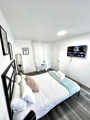 Lovely updated hotel style room with Queen Beds Mini fridge, smart TV, Kitchenette and private bathroom.