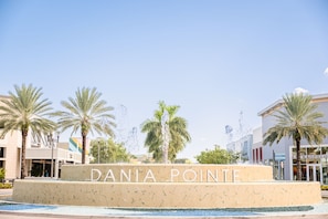 Dania Pointe