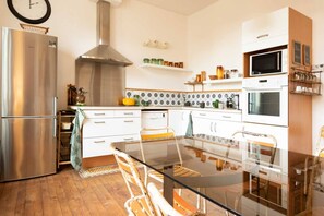 Fully-equipped kitchen - Induction cooker - Dishwasher - Electric kettle + French press coffee maker + espresso machine (ground coffee) - Dining table seating 8 people