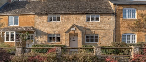 Cottage Front, Red Lion Cottage, Bolthole Retreats