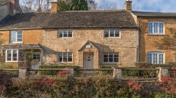 Cottage Front, Red Lion Cottage, Bolthole Retreats