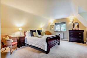 The Glen, Ilmington Master Bedroom - StayCotswold