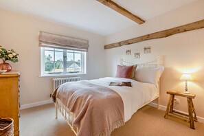 Little Cottage Bedroom 2 - StayCotswold