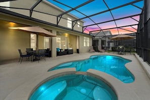 Welcome to our baby friendly 5 bedrooms villa with Private Pool and Game Room. This fabulous villa is at Sonoma Resort next to The Loop, a shopping and entertainment hub. It’s only minutes away from Disney World, Universal Orlando and more!