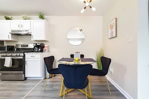 Dining for 4 guests