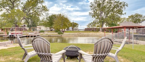 Granbury Vacation Rental | 3BR | 2.5BA | 2,075 Sq Ft | Stairs Required