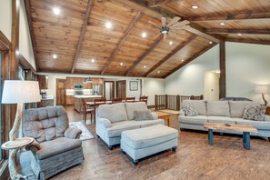 Living Room | Smart TV w/ Cable | Wood-Burning Stove | Central A/C & Heat