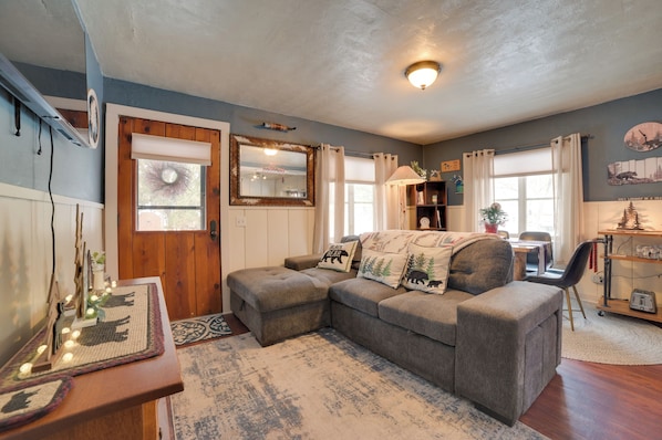 Prudenville Vacation Rental | 2BR | 1BA | 1 Step Required | 900 Sq Ft
