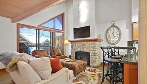 Family room with mountain views and BBQ on balcony