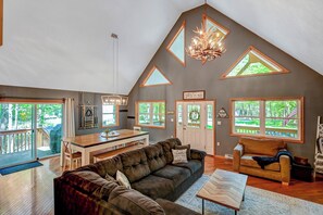 Living Room | Smart TV | Fireplace | Pool Table