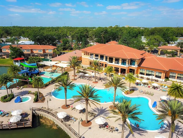 Welcome to Regal Oaks Resort