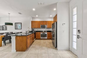 Fully equipped kitchen