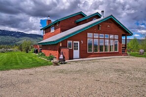 Beautiful 360-degree views from the lodge. Ample parking!