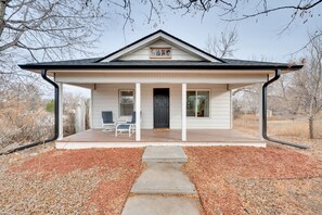 House Exterior | Furnished Porch