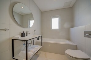 Wash your troubles away in the lovely 3-piece bathroom