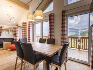 Tabelle, Möbel, Eigentum, Stuhl, Holz, Interior Design, Couch, Beleuchtung, Fussboden, Flooring