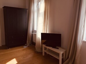 Doppelzimmer Schwalmpforte inklusive Schlafcouch mit Gemeinschaftsbadezimmer, max. 3 Personen-Zimmeransicht