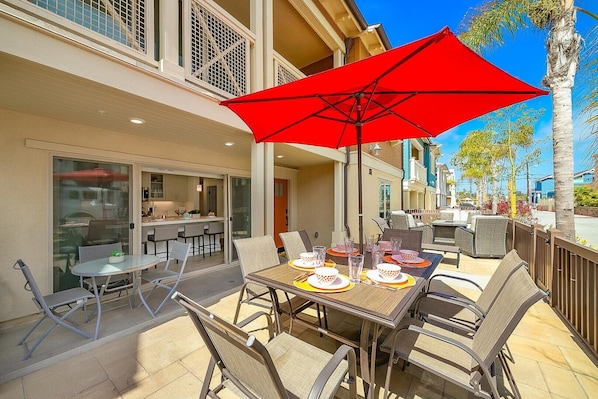 Outdoor dining