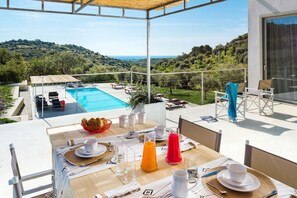 Autumn, Balcony / Terrace / Patio, Building Exterior, Garden, Outdoor, Pool, Scenic View, Spring, Summer