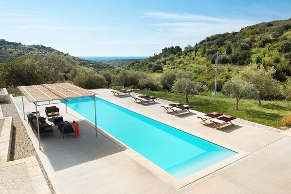 Autumn, Balcony / Terrace / Patio, Building Exterior, Garden, Outdoor, Pool, Scenic View, Spring, Summer