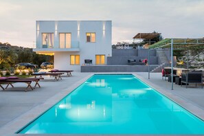 Autumn, Building Exterior, Outdoor, Pool, Spring, Summer