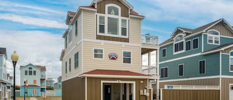 CB38: Crabby Crib | Front Exterior
