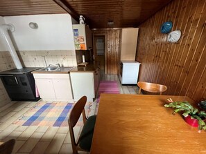 Ferienwohnung (50qm) mit Ofen-Küche mit Essecke