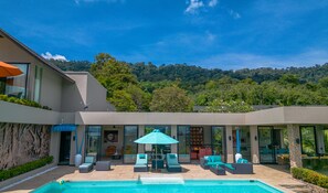 Private 12m infinity swimming Pool