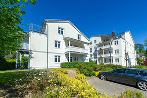 Aussenansicht Haus 2 und Haus 1