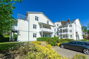 Aussenansicht Haus 2 und Haus 1