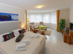 Wohn- und Schlafzimmer