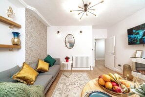 Whether you seek relaxation or intellectual stimulation, our living area provides the perfect sanctuary. 