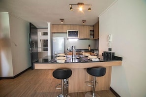 Cocina completamente equipada para cocinar en casa