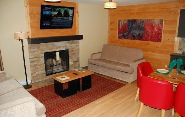 Come and stay in our lovely 4 bedroom condo - you'll feel right at home in this lovely living room.